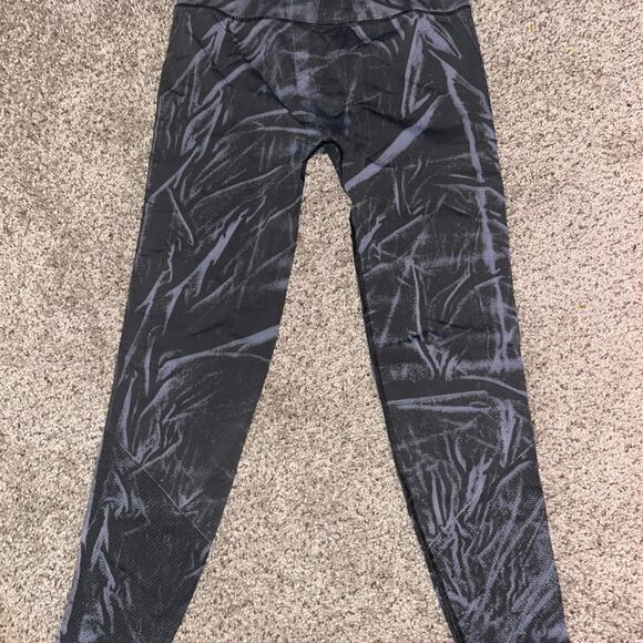 Lululemon Ebb to street high-rise tight Size 8 - Picture 6 of 6
